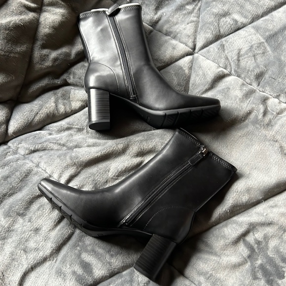 AEROSOLES Shoes - Aerosoles Miley Black Leather Boots Size 8